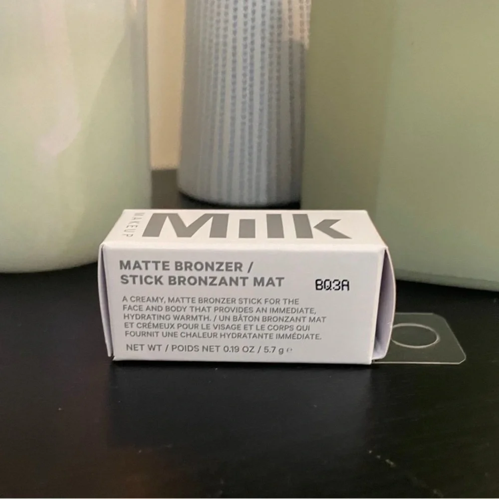 Milk Makeup- Matte bronzer stick​​​​​